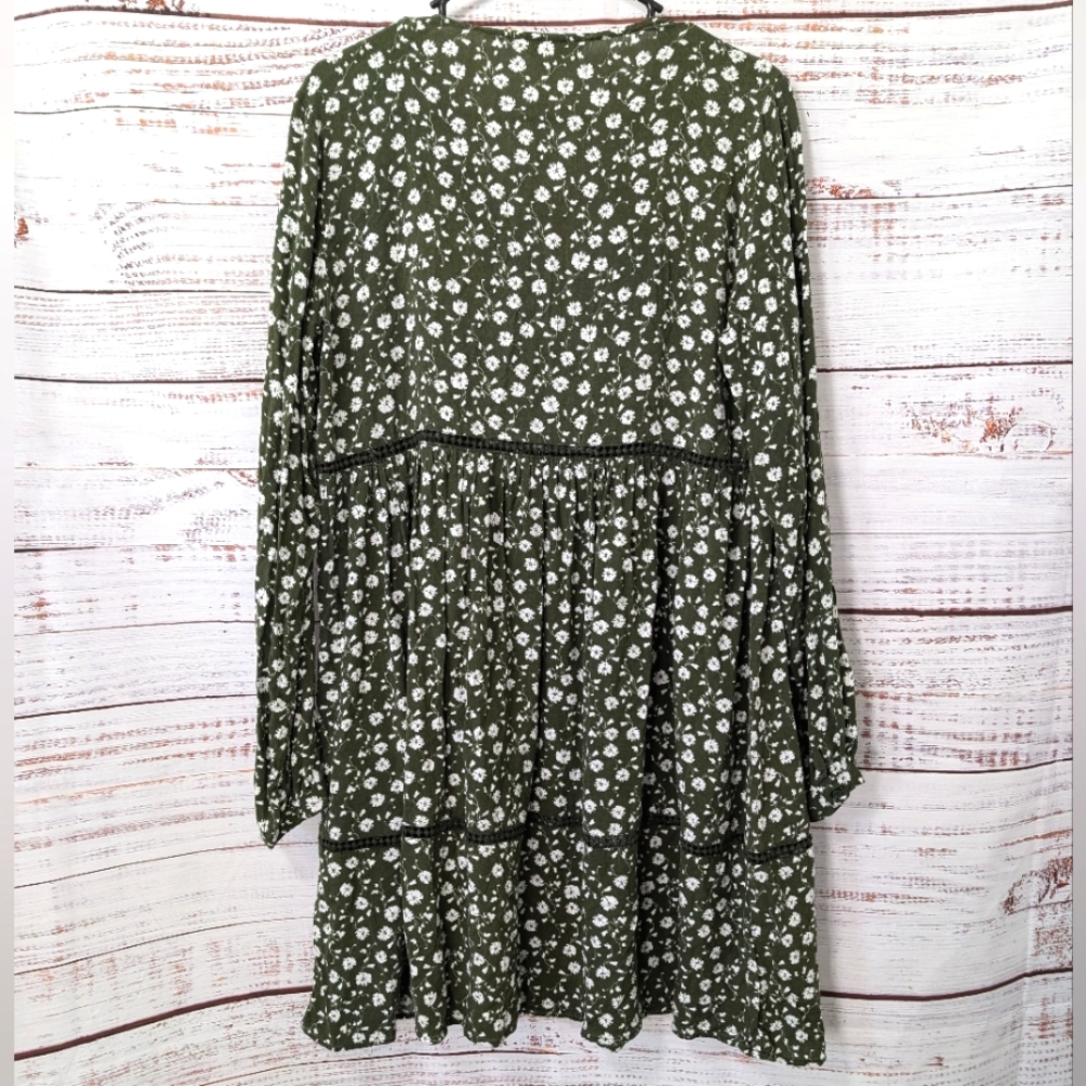 H&M LOGG. Green Forrest White Flowers Long Sleeve Tunic Size 8 - Picture 2 of 7